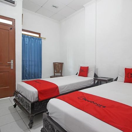 Reddoorz Plus @ Taman Siswa 3 Yogyakarta Eksteriør billede